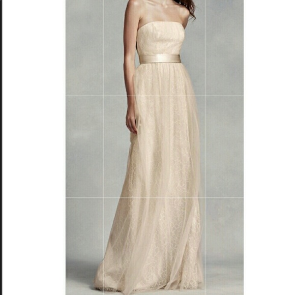 Vera Wang Gown - Picture 3 of 4